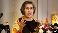 Yanghee Lee, U.N. Human Rights Special Rapporteur to Myanmar, talks to journalists during a press briefing, July 21, 2017, in Yangon, Myanmar. Lee concluded her 12 day trip to Myanmar on Friday after visiting Rakhine, Shan, Kayin, Yangon and the capital Naypyitaw.