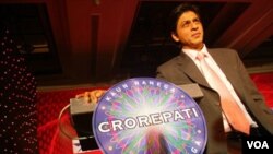 El actor de Bollywood, Shahrukh Khan, dirigió el programa de televisión indio cuando el premio mayor era casi el medio millón de dólares.