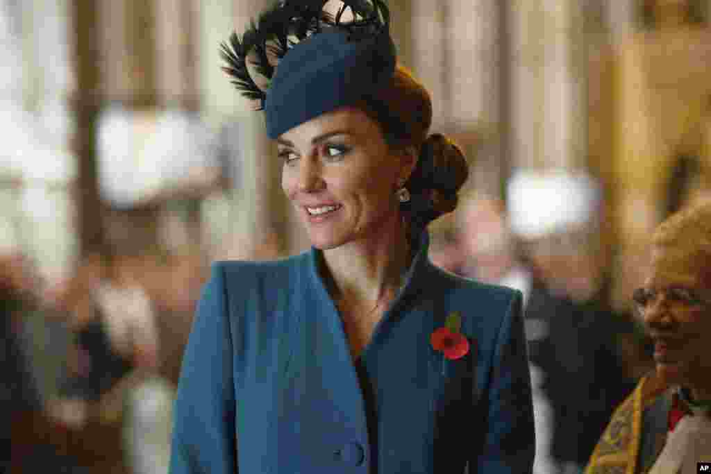  کاترین، دوشس کمبریج همسر شاهزاده ویلیام بریتانیا در مراسمی به نام روز &laquo;آنزاک&raquo;. این یک نام اختصاری برای یادبود قربانیان ارتش مشترک استرالیا و زلاندنو است که در جنگ جهانی اول به عنوان نیروهای حامی انگلستان و در دسته متفقین شرکت کردند.
