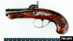 Pistol Deringer yang digunakan oleh John Wilkes Booth untuk membunuh Presiden Abraham Lincoln pada 1865. 