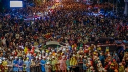 Pro-democracy activists march to the Government House, prime minister's office during a protest march in Bangkok, Thailand, Wednesday, Oct. 21, 2020. (AP Photo/Sakchai Lalit)