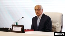 Zalmay Khalilzad, utusan khusus Amerika untuk perdamaian Afghanistan, saat menghadiri pembicaraan antara pemerintah Afghanistan dan pemberontak Taliban di Doha, Qatar, 13 September 2020.