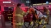 Kaza tehlikesi atlatan THY uçağında yaralanan yolcular New York JFK Havalimanı'ndan ambulanslarla çıkarılıyor.