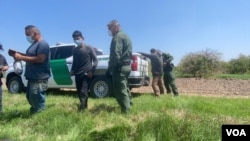 Inmigrantes procedentes de países de América Latina continúan llegando a la frontera sur de Estados Unidos pese a las advertencias. [Foto: Celia Mendoza]