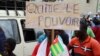 L'opposition togolaise réclame le départ du président Faure Gnassingbé ; un manifestant à Lomé, le 7 septembre 2017. (REUTERS/Noel Kokou Tadegnon)