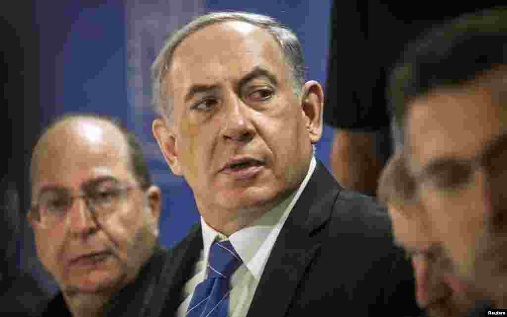 Isroil Bosh vaziri Benyamin Netanyaxu (o&#39;ngda) vazirlari bilan, Tel-Aviv, Isroil, 31-iyul, 2014-yil.