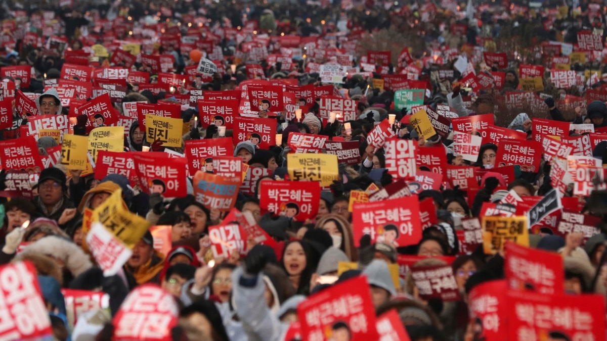 South Korea’s Farmers Join Anti-Park Protests