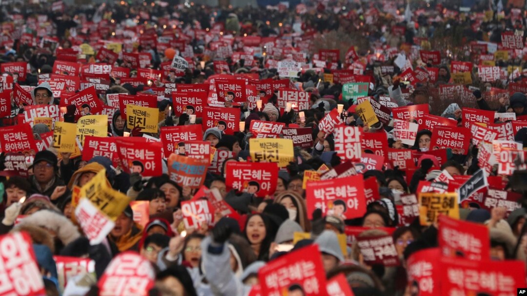 Demonstrasi di Seoul menuntut pengunduran diri Presiden Park Geun-hye (26/11).