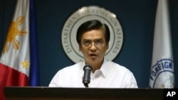 Philippine Department of Foreign Affairs Spokesman Charles Jose delivers a statement about the Philippine protest against China's reclamation of land in a disputed reef in the South China Sea as he faces the media at the Philippine Foreign Affairs headquarters in suburban Pasay, south of Manila, Philippines, May 14, 2014. 