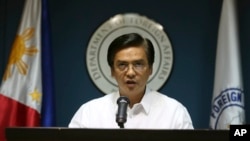 Phát ngôn viên Bộ Ngoại giao Philippines Charles Jose phát biểu về vấn đề tranh chấp biển đảo với Trung Quốc trong cuộc họp báo tại Manila.