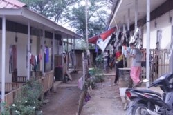 Suasana di kompeks bangunan hunian sementara di Lapangan Koni, Kota Palu Sulawesi Tengah, Maret 2020. (Foto: Adriansa Manu/Sulteng Bergerak)