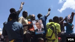 Supporters of opposition leader Kizza Besigye are seen at a rally in Kisaasi, a suburb of Kampala, Uganda, Feb. 16, 2016. (Photo - J. Craig/VOA )