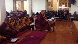 བཞུགས་སྒར་དུ་ཞབས་རིམ་སྨིན་སྒྲུབ་ཞུས་ཡོད་པ།