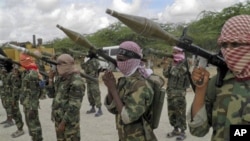 Combatentes da al-Shabab num campo de treinos na Somália