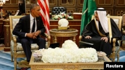 Presiden AS Barack Obama bertemu dengan Raja Arab Saudi Salman di Istana Erga di Riyadh, 27 Januari 2015. (Foto: dok.) 