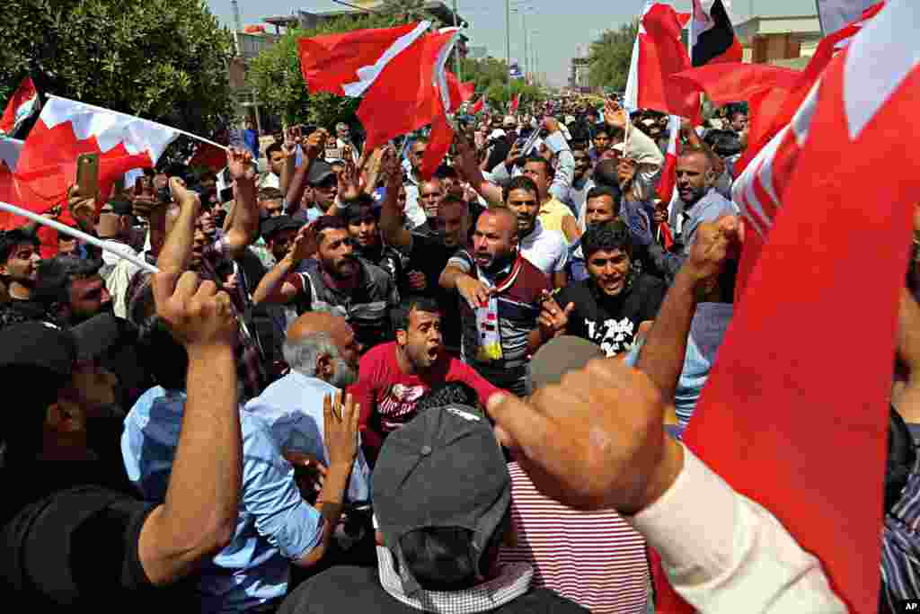 تجمع هواداران مقتدی صدر علیه دولت بحرين&nbsp;​در عراق.