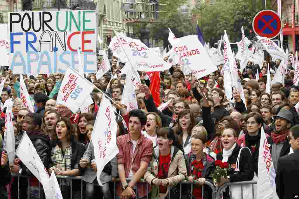 Supporters of Francois Hollande, Socialist party presidential candidate for the 2012 French presidential election, gather at rue de Solferino Socialist Party headquarters in Paris, May 6, 2012. (Reuters)