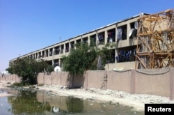 Herbements de fortune d'ouvriers dans la zone industrielle de Sanaya à Doha le 28 mars 2014.