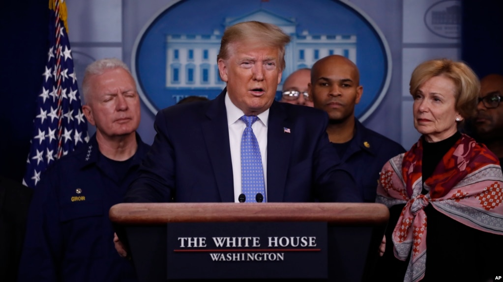 Президент США Дональд Трамп открывает пресс-брифинг по борьбе с коронавирусом. Белый дом,15 марта 2020 г.