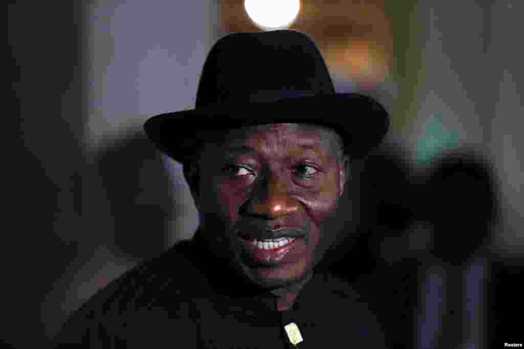 Presiden Nigeria Goodluck Jonathan memberikan keterangan kepada media di Abuja (9/5), mengenai situasi di Chibok dan menyatakan bahwa dia percaya siswi-siswi yang diculik tersebut masih berada di Nigeria. &nbsp;