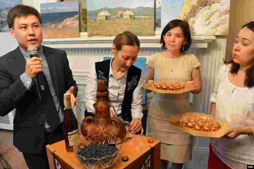 Дегустація киргизських напоїв.