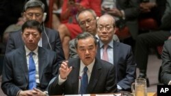 El ministro chino de Relaciones Exteriores, Wang Yi, habla durante una reunión ministerial sobre el Consejo de Seguridad sobre la situación en Corea del Norte, 28 de abril de 2017, en la sede de las Naciones Unidas.