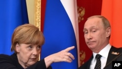 German Chancellor Angela Merkel gestures at a joint news conference with Russian President Vladimir Putin in the Kremlin in Moscow, Russia, Sunday, May 10, 2015.