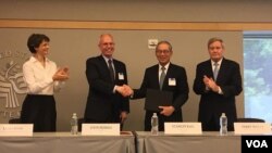 U.S. officials recognize Taiwan’s contribution to finance demining operations in post-Islamic State areas in Syria and Iraq, at the United States Institute of Peace, in Washington, July 9, 2018. Pictured from left to right are: Laura Stone, State Department acting deputy assistant secretary of state for East Asia and Pacific affairs; John Norris, American Institute in Taiwan Managing Director; Stanley Kao, Taiwan’s representative to the United States; and Terry Wolff, U.S. deputy special Presidential envoy for the global coalition to counter Islamic State. (Photo - R. Chung/VOA Mandarin)