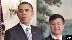 President Barack Obama (l) announces that Commerce Sec. Gary Locke will be the next US ambassador to China, in the Diplomatic Room of the White House, March 9, 2011