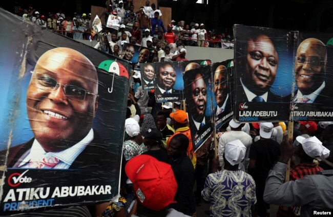 Supporters of the People's Democratic Party (PDP) attend a campaign rally in Lagos, Feb. 12, 2019.