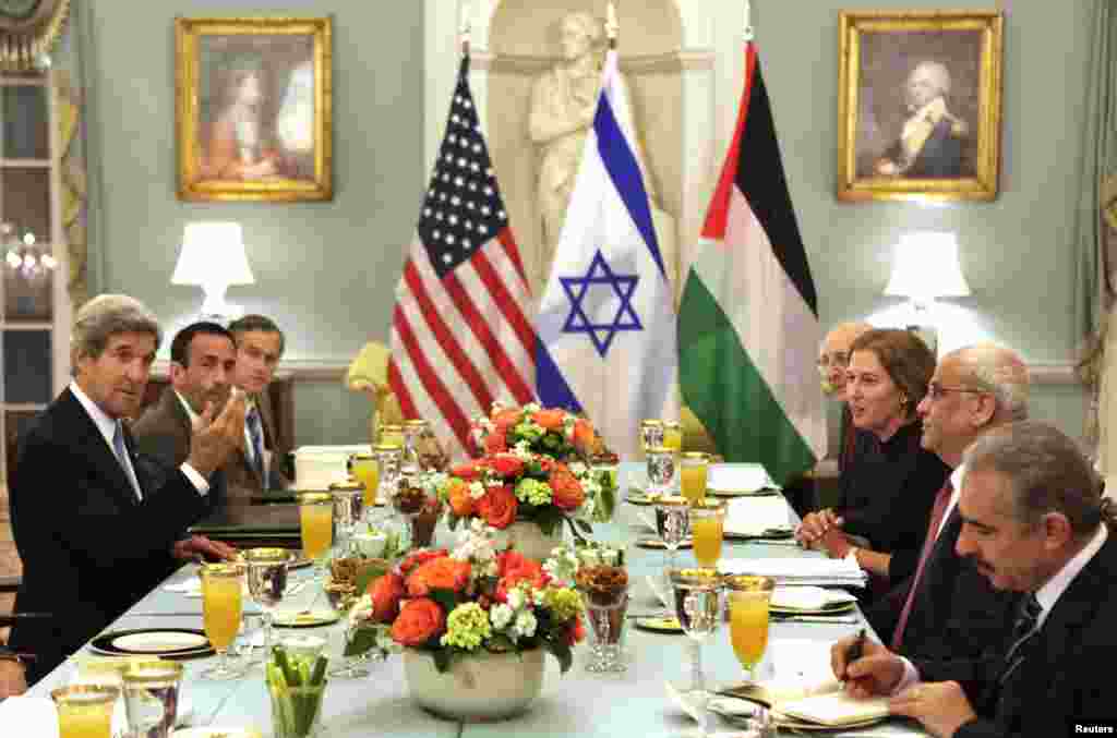 اسرائیل اور فلسطین کے درمیان تقریباً تین سال بعد براہ راست مذاکرات کا آغاز واشنگٹن ہو گیا ہے۔