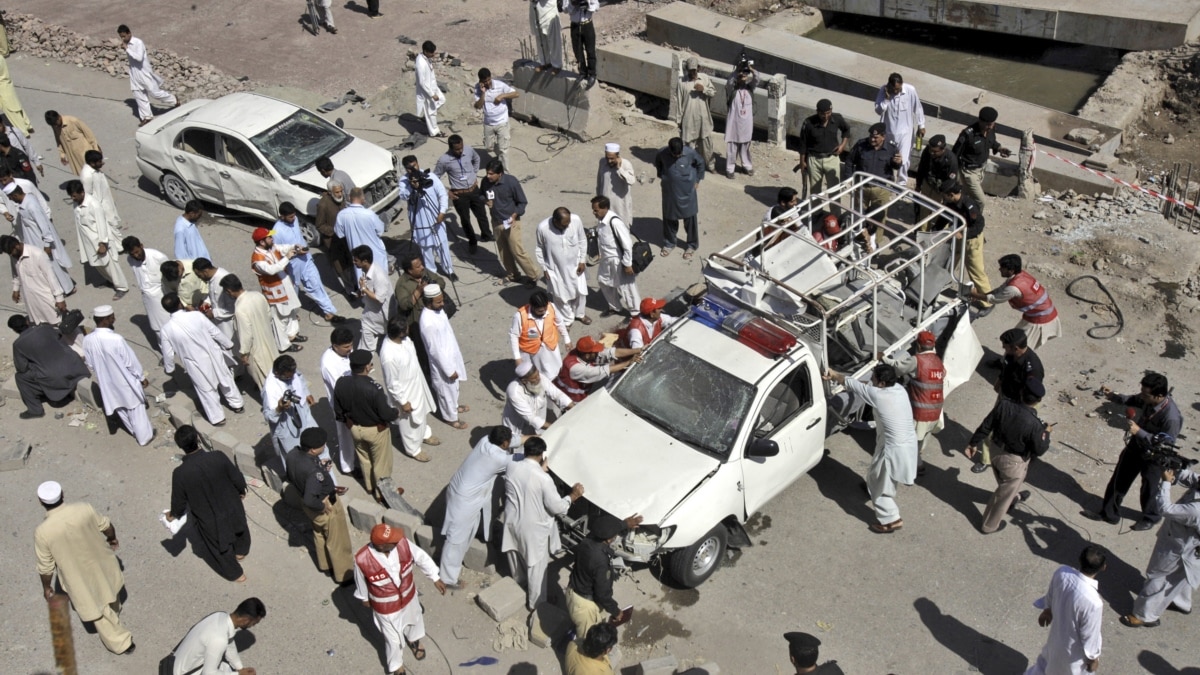 Pakistan Blast Kills Police Officer