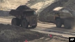 Canadian Oil Sands Provide Economic Boom with Environmental Risks