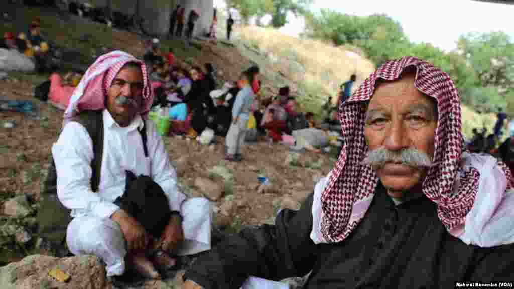 'Yan Yazidi dake sansanin 'yan gudun hijirar Diyarbakir a Turkiyya. 