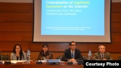 Chủ tịch Ủy ban Bảo vệ Quyền Làm Người Việt Nam Võ Văn Ái phát biểu tại một cuộc họp báo tại Geneva.