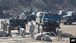 美国军人准备在朝鲜和韩国边界附近举行军事演习（2017年3月6日）