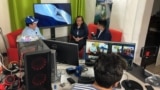 ARCHIVO - El grupo de periodistas aglutinados en el proyecto Nicaragua Actual captados durante una entrevista. Se encuentran exiliados en Costa Rica, desde donde informan a la población nicaragüense, no sin afrontar dificultades para su labor.