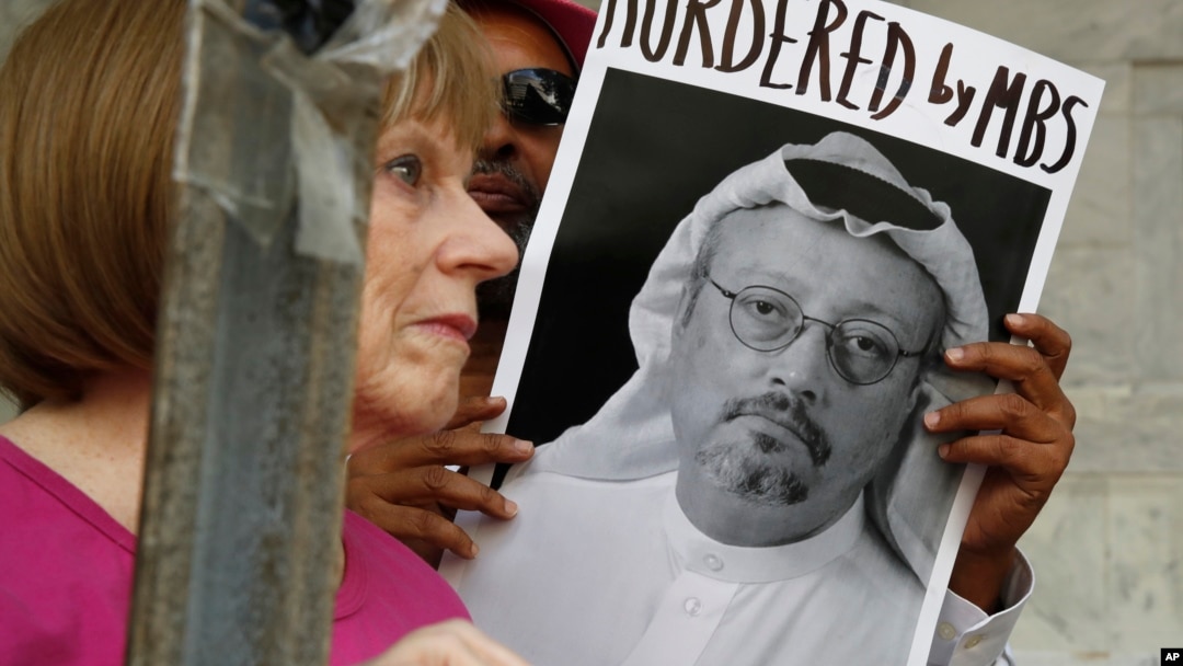 Arhiva - Protest ispred ambasade Saudijske Arabije u Washingtonu, zbog nestanka novinara Džamala Kašogija, 10. oktobra 2018.