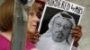 Des manifestants tiennent des posters du journaliste Jamal Khashoggi devant l'ambassade d'Arabie saoudite à Washington, le 10 octobre 2018.