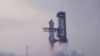 Starship, mega roket milik SpaceX, bersiap lepas landas untuk uji coba dari landasan peluncuran Starbase di Boca Chica, Texas, Kamis, 6 Juni 2024. (Foto: Eric Gay/AP Photo)
