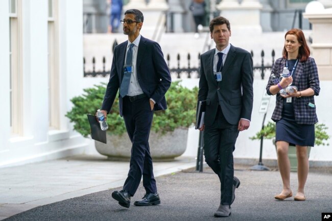 Google CEO'su Sundar Pichai ve OpenAI CEO'su Sam Altman.