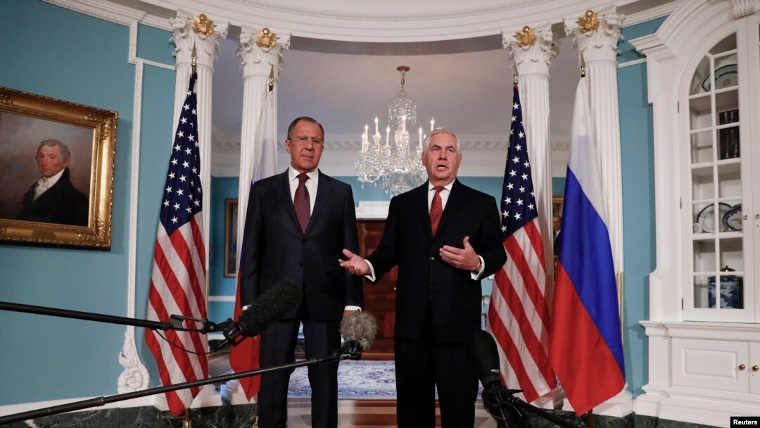 Le secrétaire d'Etat Rex Tillerson, à droite, joint par le ministre des Affaires étrangère Sergey Lavrov à Washington DC, le 10 mai 2017.