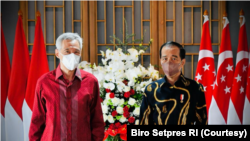 Presiden Jokowi dan PM Singapura Lee Hsie Loong dalam pertemuan bilateral di Riau, Selasa (25/1). Salah satu perjanjian yang diteken dalam pertemuan itu adalah terkait Flight Information Region (FIR). (Foto: Courtesy/Biro Setpres)