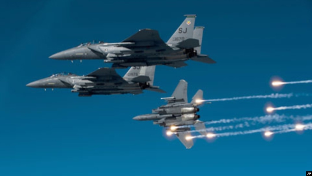 So'nggi besh yilda Osiyo davlatlari xorijdan asosan qiruvchi samolyotlar sotib olgan. Suratda AQSh havo kuchlariga qarashli F-15 jangovar samolyotlari aks etgan.