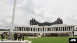 Istana kepresidenan masa depan terlihat di ibu kota Negara Kesatuan Republik Indonesia (IKN) di Penajam Paser Utara, Kalimantan Timur, 10 Agustus 2024 (foto: dok). 