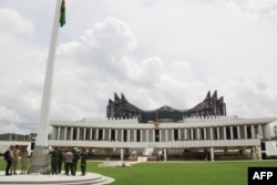 Istana kepresidenan di ibu kota masa depan Nusantara (IKN) di Penajam Paser Utara, Kalimantan Timur, 10 Agustus 2024, menjelang perayaan Hari Kemerdekaan Indonesia ke-79 pada 17 Agustus 2024. (AFP)