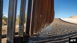 Se muestra el muro fronterizo entre Estados Unidos y México en Sasabe, Arizona, el 5 de diciembre de 2023.