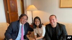 သောကြာည ၉း၀၀-၁၀း၀၀ နာရီ ရေဒီယို/ရုပ်သံလွှင့်အစီအစဉ်