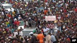 Milhares de guineenses juntaram-se num protesto da oposição em Conacry contra o governo - Setembro 2012