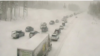 Dalam foto yang diambil dari potongan video lalu lintas Caltrans, tampak kendaraan berjejer di area jalanan di Donner Summit, California, yang dibanjiri salju pada 23 Desember 2021. (Foto: AP)